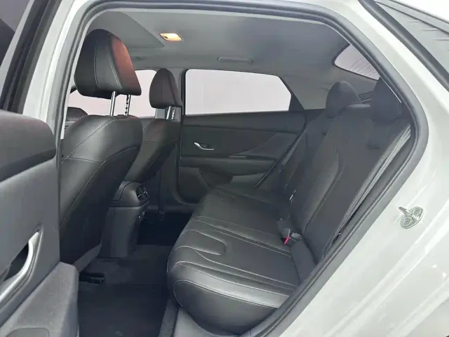 Hyundai Elantra — Фото автомобиля 15