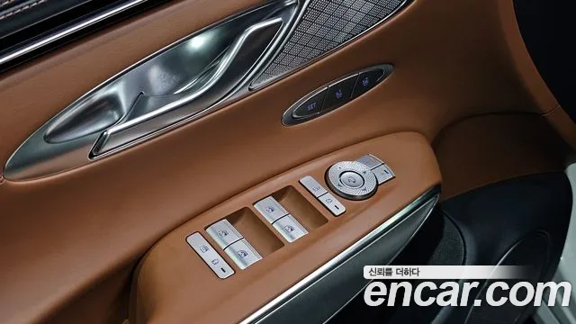 Genesis GV70 — Фото автомобиля 15