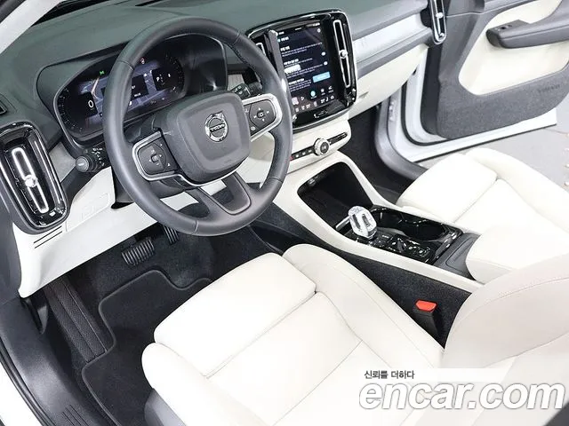 Volvo XC40 — Фото автомобиля 16
