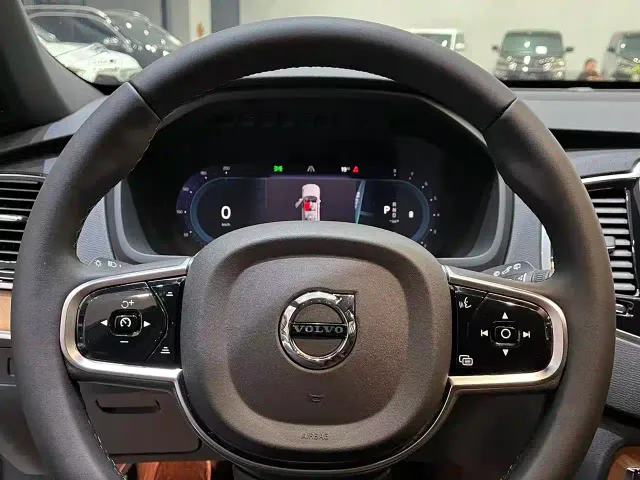 Volvo XC90 — Фото автомобиля 10