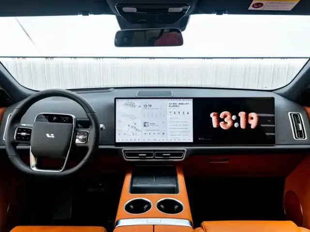 Li Auto L8 — Фото автомобиля 17