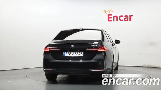 BMW 5 Series G60 — Фото автомобиля 4