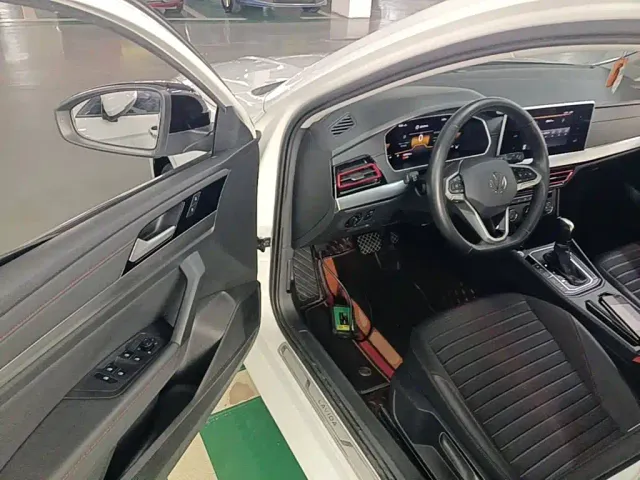 Volkswagen Lavida — Фото автомобиля 15