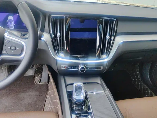 Volvo S60 — Фото автомобиля 13
