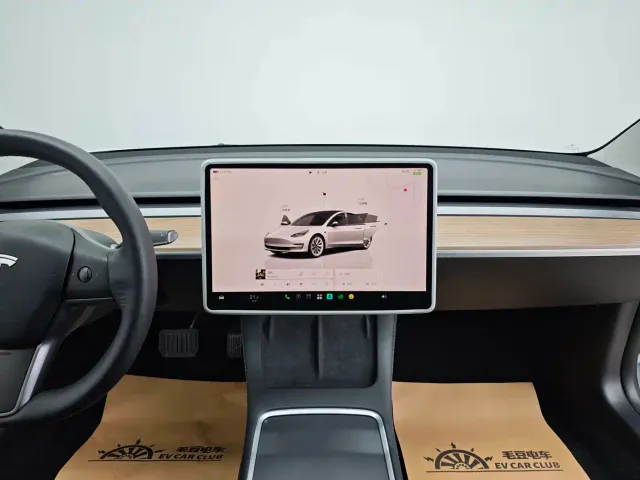 Tesla Model 3 — Фото автомобиля 13