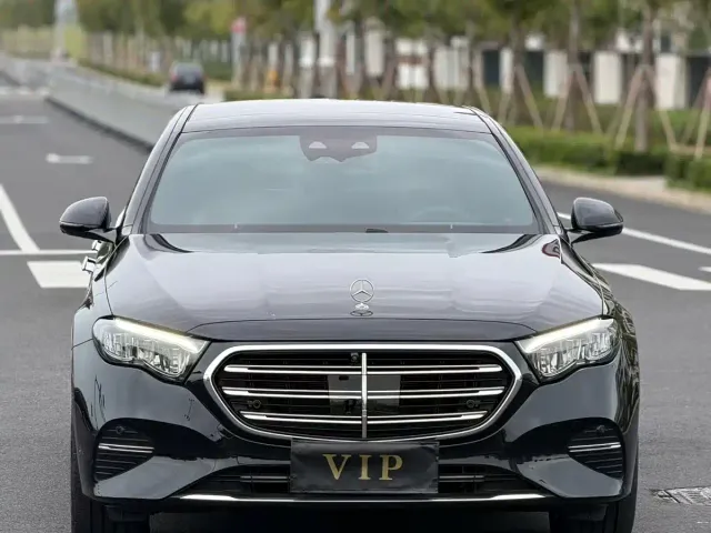 Mercedes-Benz E-Class — Фото автомобиля 2