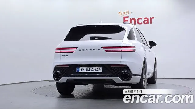 Genesis GV70 — Фото автомобиля 4