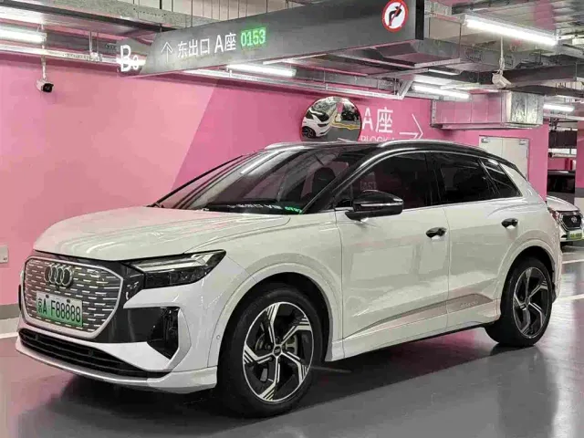Фотография автомобиля — Audi Q4 e-tron