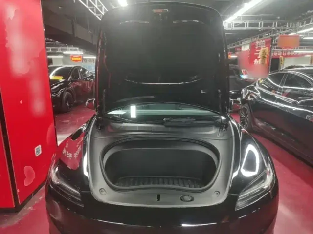 Tesla Model 3 — Фото автомобиля 19