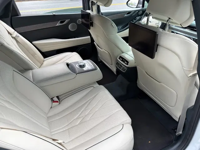 Genesis Pure Electric G80 — Фото автомобиля 6