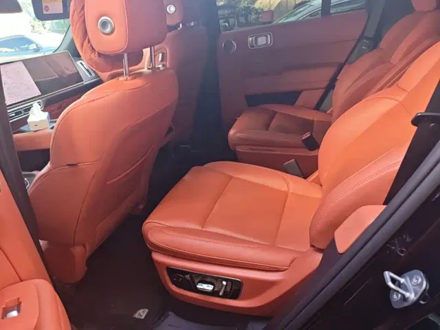 Li Auto L8 — Фото автомобиля 13