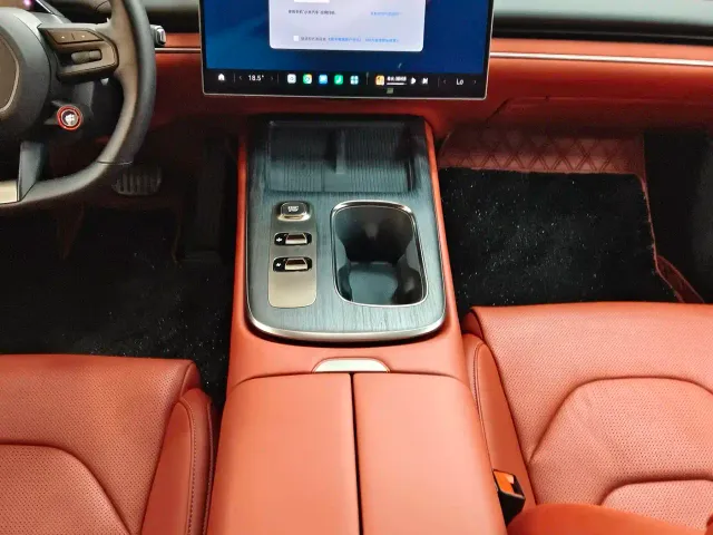 Xiaomi SU7 — Фото автомобиля 18