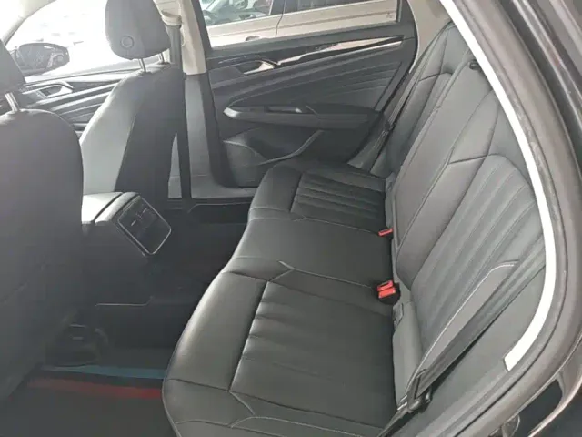 Volkswagen Passat — Фото автомобиля 16