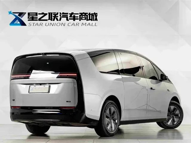 Li Auto MEGA — Фото автомобиля 9