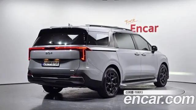 Kia Carnival — Фото автомобиля 2