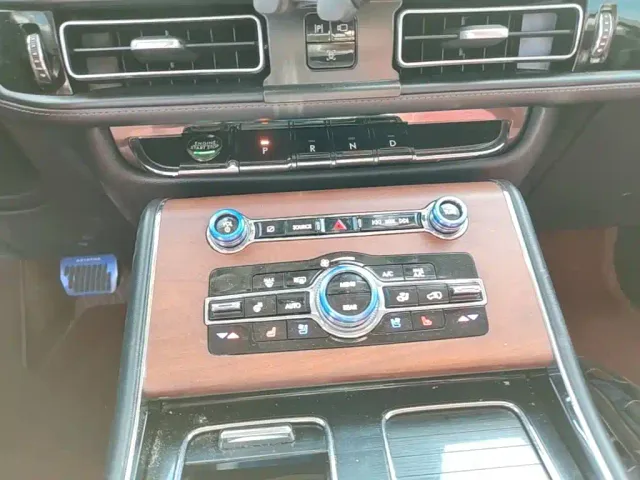 Lincoln Aviator — Фото автомобиля 13