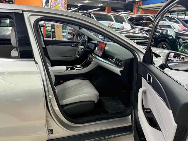 Geely Galaxy Stellar 6 — Фото автомобиля 16