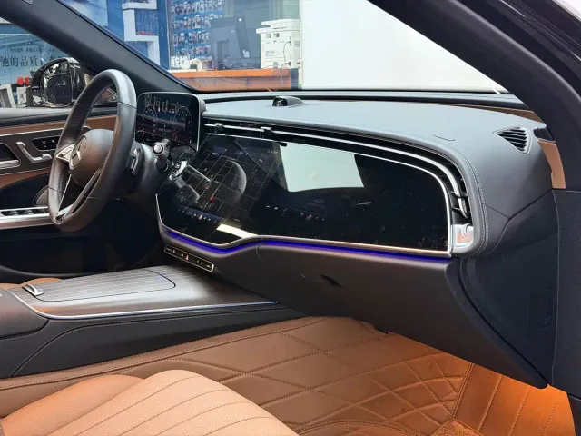 Mercedes-Benz E-Class — Фото автомобиля 11
