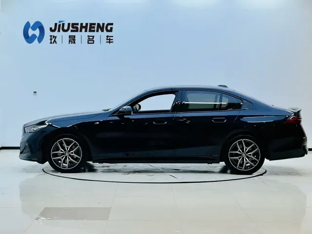 BMW 5 Series — Фото автомобиля 3