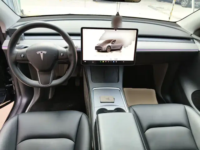 Tesla Model Y — Фото автомобиля 9