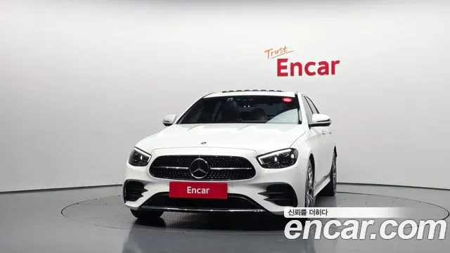Mercedes-Benz E-Class — Фото автомобиля 3