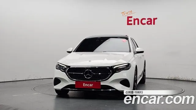 Mercedes-Benz E-Class — Фото автомобиля 3
