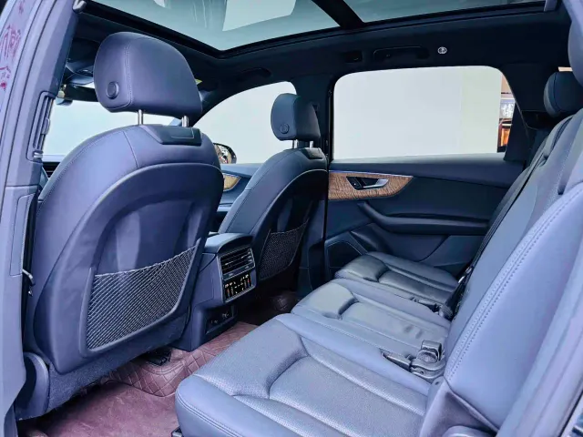 Audi Q7 — Фото автомобиля 8