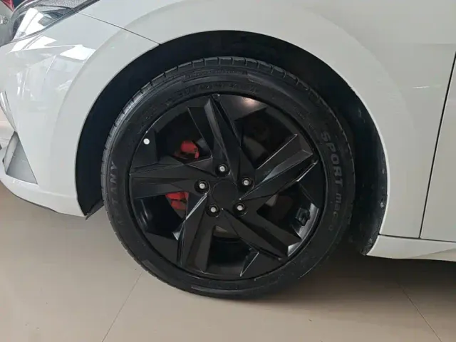 Hyundai Elantra — Фото автомобиля 22