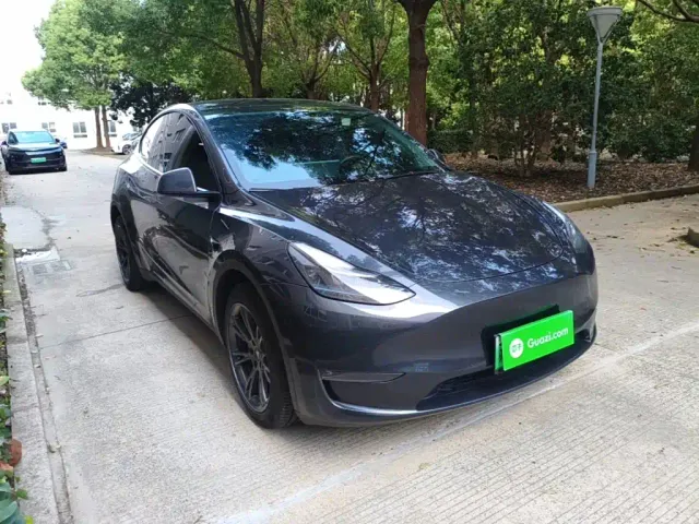 Tesla Model Y — Фото автомобиля 3