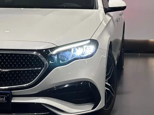 Mercedes-Benz E-Class — Фото автомобиля 8