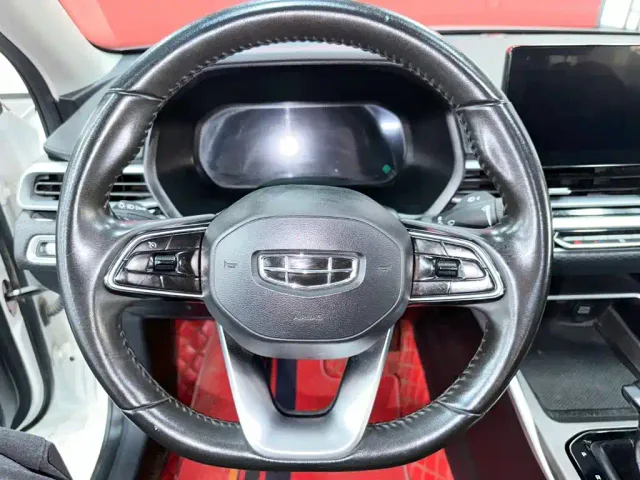 Geely Emgrand — Фото автомобиля 17