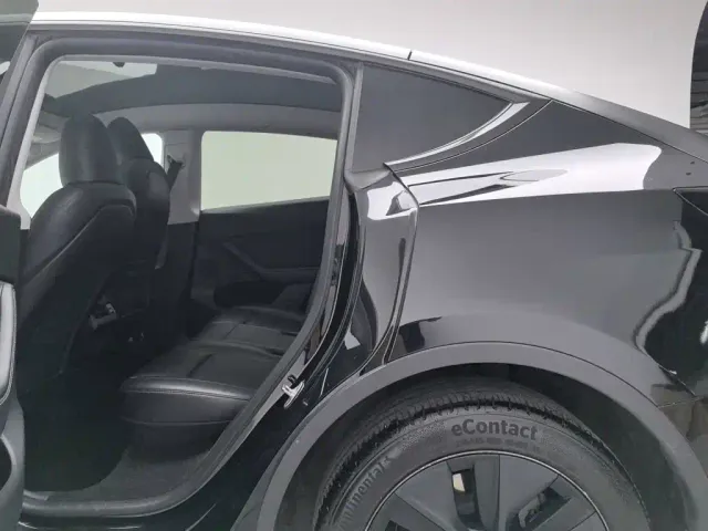 Tesla Model Y — Фото автомобиля 15