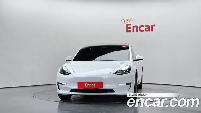 Tesla Model 3 — Фото автомобиля 3