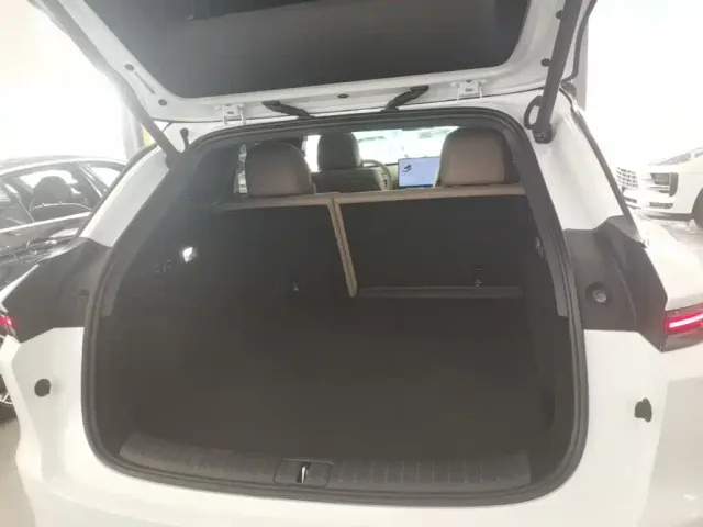 Li Auto Li Auto i6 2025 4WD Base Model — Фото автомобиля 18