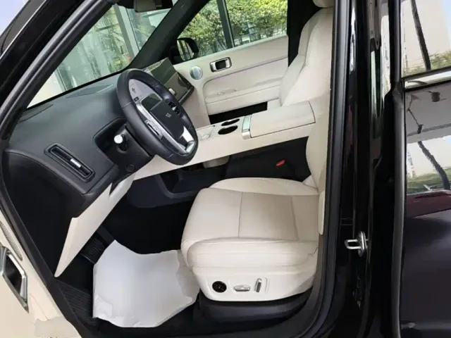 Li Auto L6 — Фото автомобиля 14