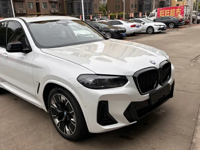 BMW iX3 — Фото автомобиля 3