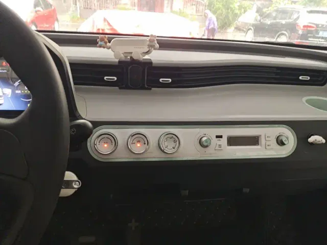 Wuling Hongguang Mini EV — Фото автомобиля 12