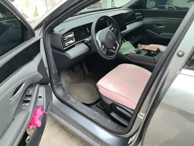 BYD Qin L — Фото автомобиля 12