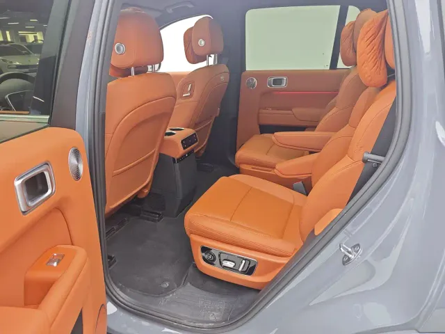 Li Auto L8 — Фото автомобиля 16