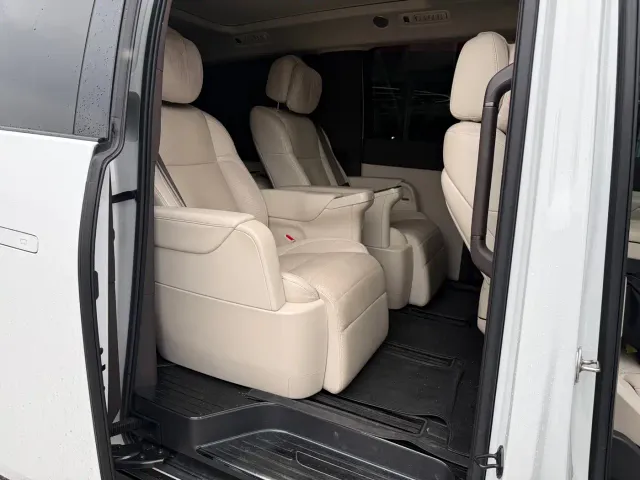 Li Auto MEGA — Фото автомобиля 7