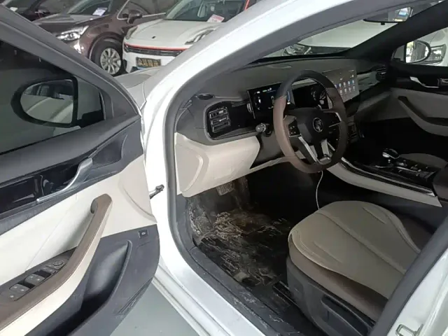 BYD Qin PLUS — Фото автомобиля 11
