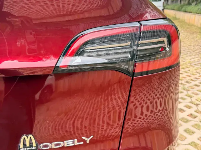 Tesla Model Y — Фото автомобиля 23