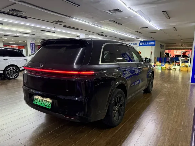 Li Auto L8 — Фото автомобиля 12