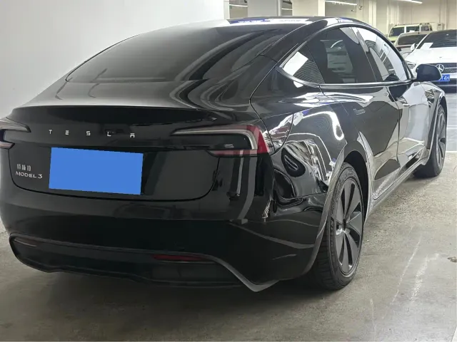 Tesla Model 3 — Фото автомобиля 14