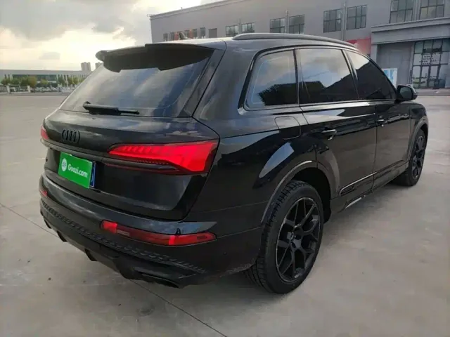 Audi Q7 — Фото автомобиля 6