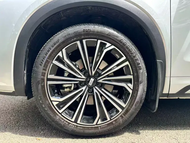 Geely Galaxy Starship 7 EM-i — Фото автомобиля 25