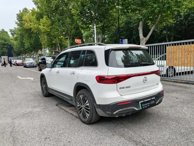 Mercedes-Benz EQB — Фото автомобиля 3