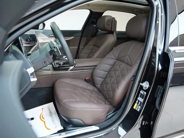 BMW BMW i7 2023 eDrive50L Leading M Sport Package — Фото автомобиля 18