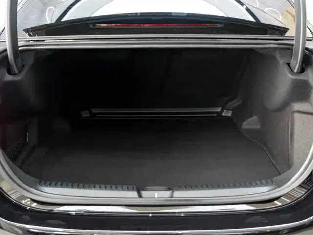 Mercedes-Benz E-Class — Фото автомобиля 12