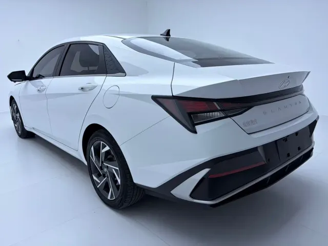 Hyundai Elantra — Фото автомобиля 6